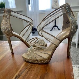 Thalia sodi peep toe platform heels